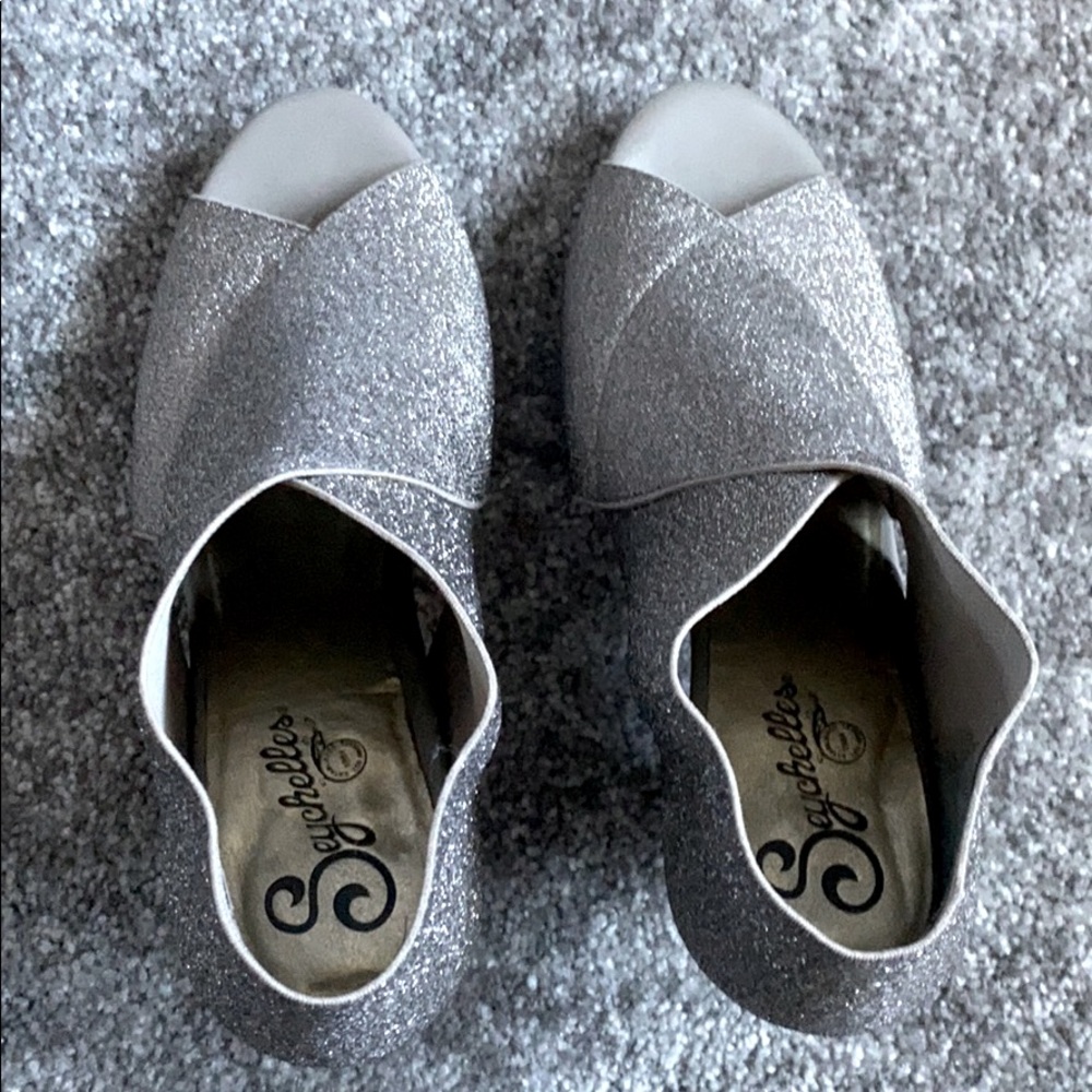 Seychelles silver pumps